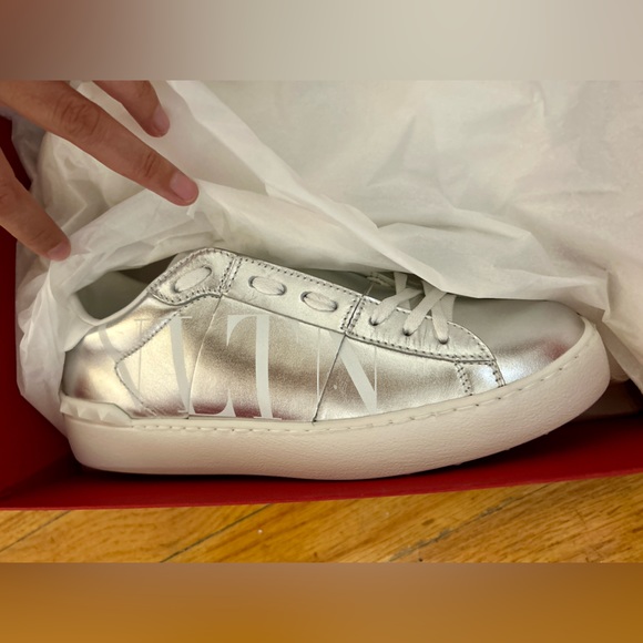 Valentino Rockstud Metallic Leather Sneaker sz 38 - Picture 2 of 5